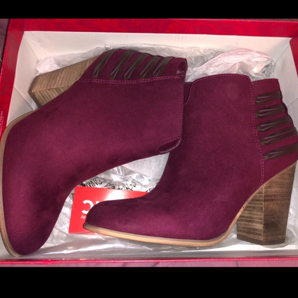 Carlos Santana Shoes - Brand new booties - Malbec color